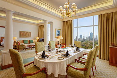 queen-suite-dining-room.png